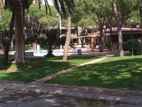 Imagen de la zona de las piscinas de la comunidad LAS MARINAS de Gavà Mar